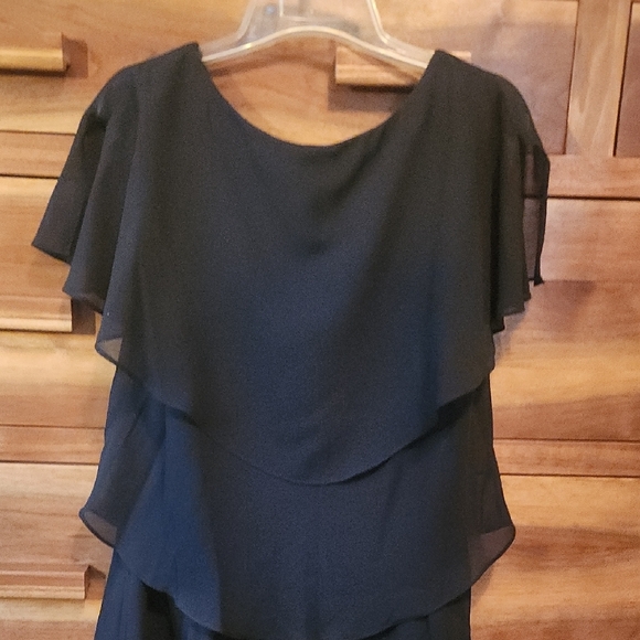 Patra Chic Black Layered Midi Dress - Picture 6 of 6